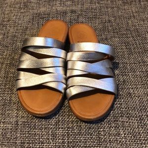 Silver leather Fitflops slides - Lumy